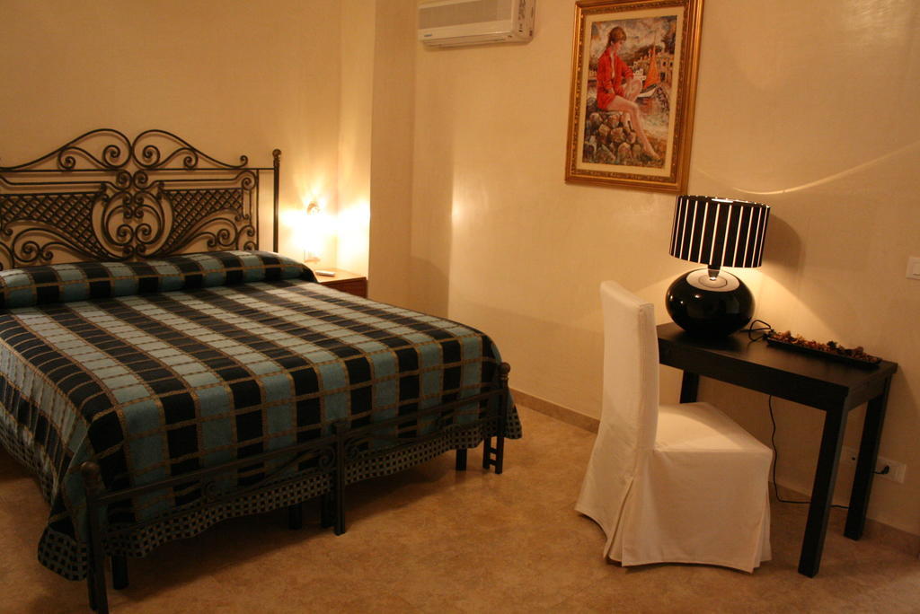 Bed and Breakfast Dimora Storica "Casa Sicuro" Martano Exterior foto
